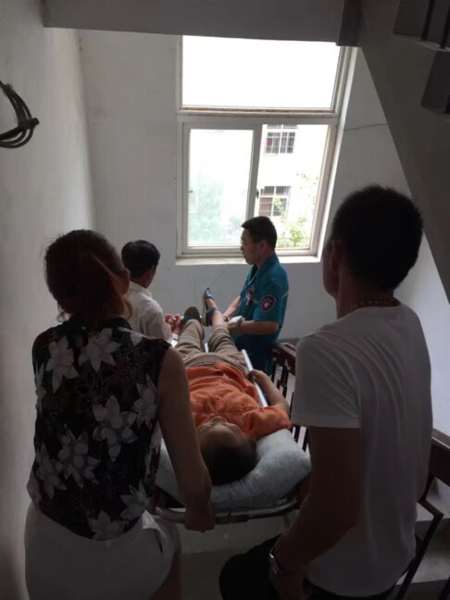 召陵区人民医院120洪涝暴雨中显身手6.png