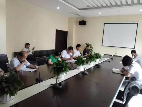 召陵区人民医院创文领导小组召开自查整改推进会1.jpg