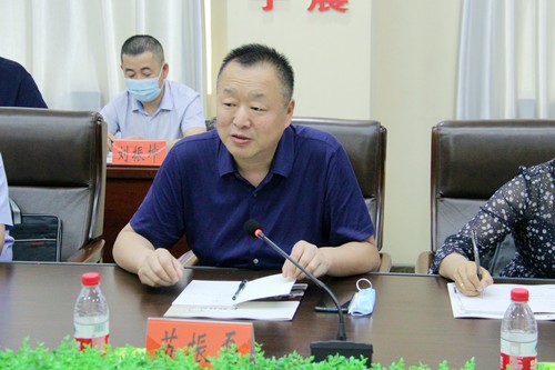 会上,召陵区人民医院院长李永昌介绍了召陵区人民医院及召陵医疗集团